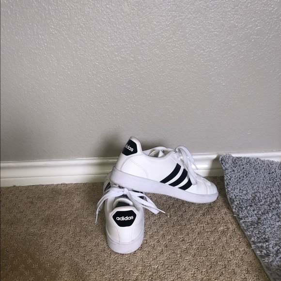ADIDAS WOMENS SHOES!!🔥🔥 - Picture 2 of 5